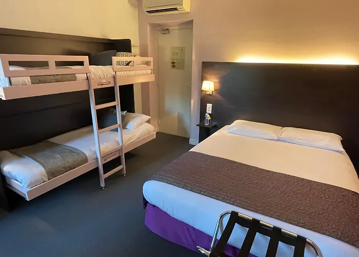 Logis Hotel Aux Berges De L\'Aveyron